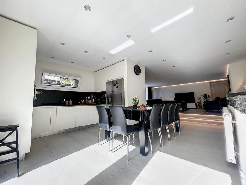 Moderne Avec Terrasse Et Piscine A Chatel Sur Apartment Bex
